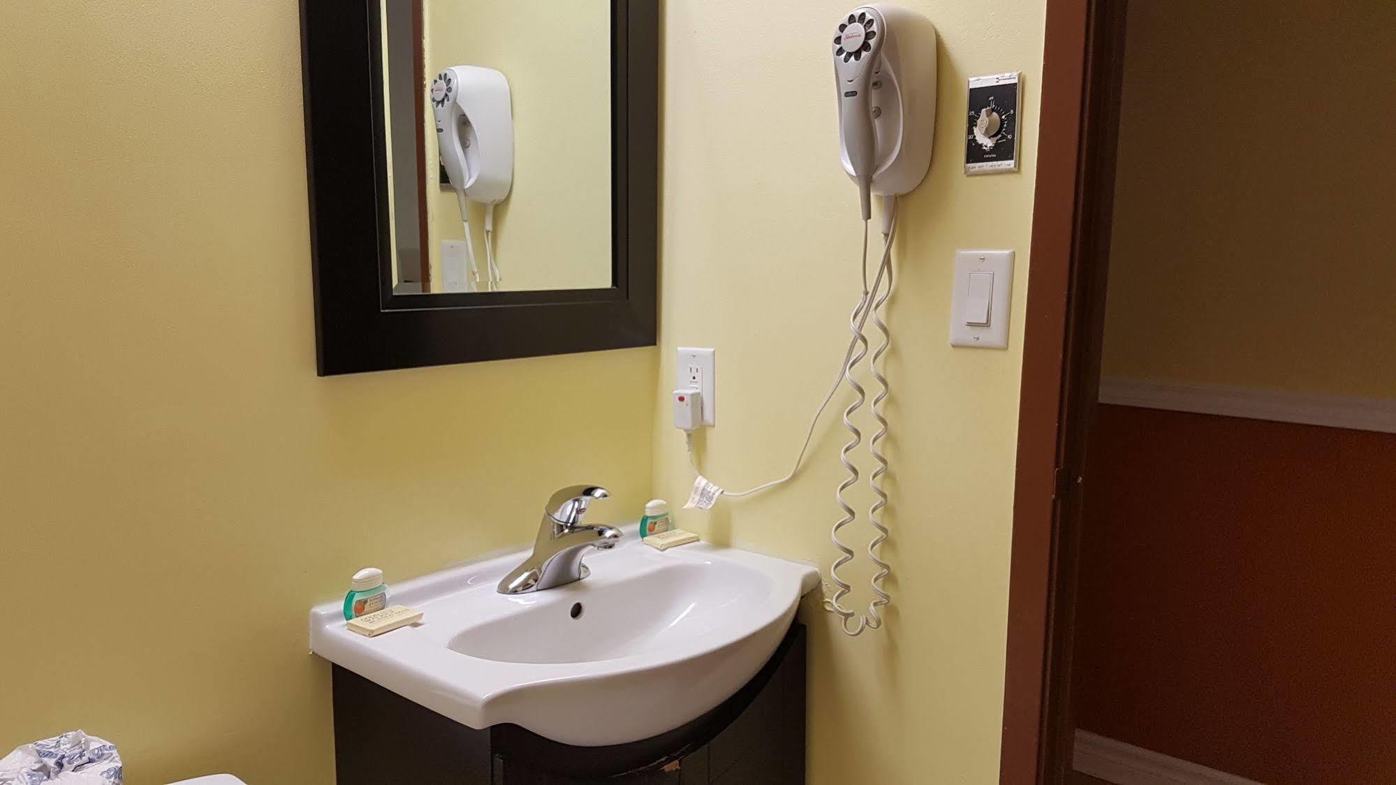 המילטון Budget Inn 2000 מראה חיצוני תמונה